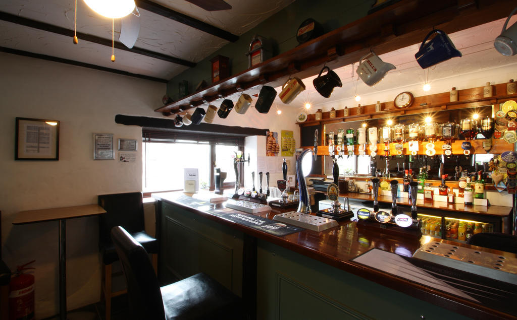 לינה וארוחת בוקר Llanarthney Emlyn Arms מראה חיצוני תמונה