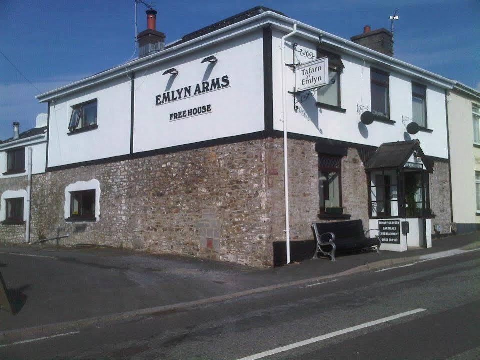 לינה וארוחת בוקר Llanarthney Emlyn Arms מראה חיצוני תמונה